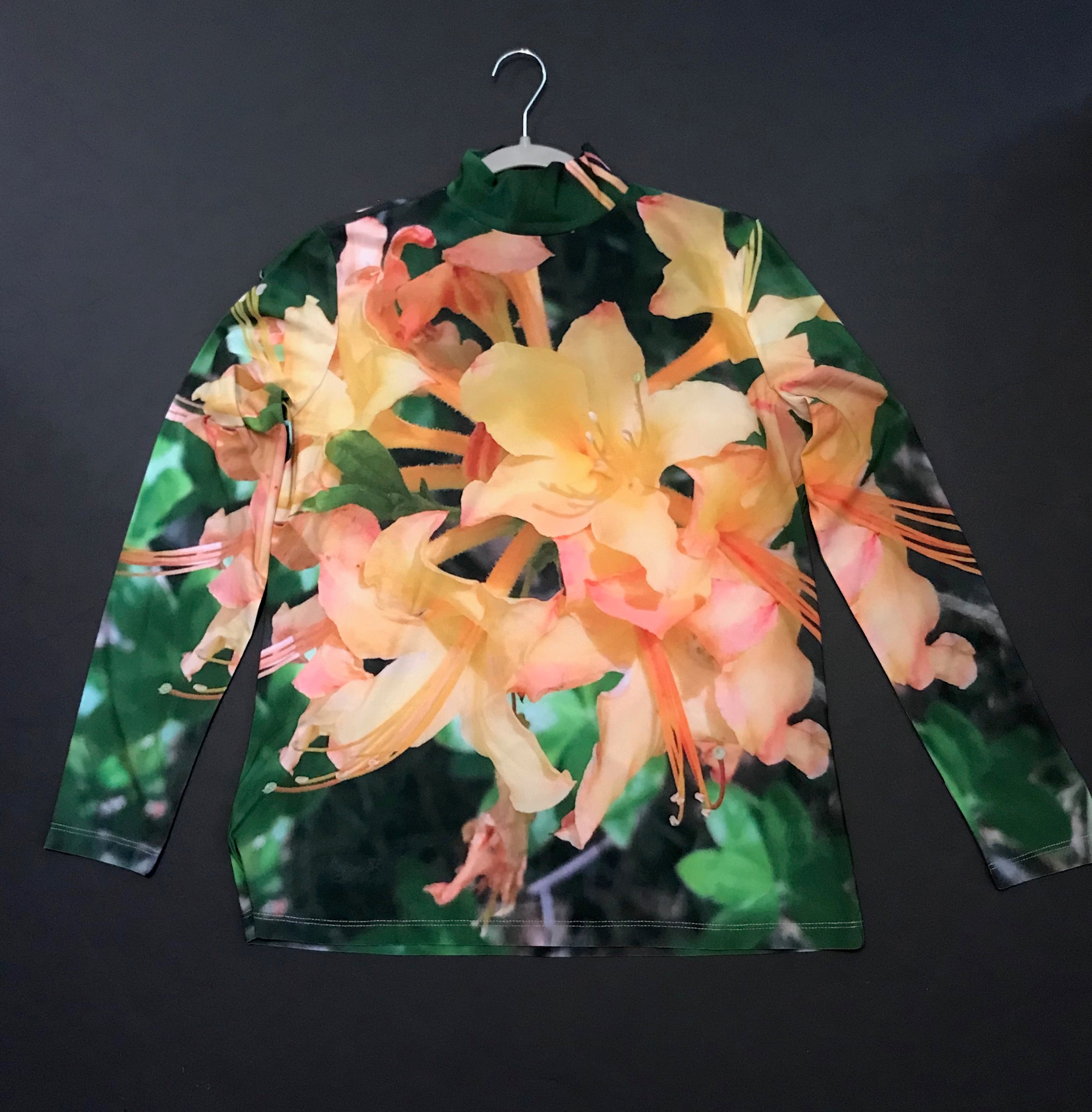 Turtle-Neck Top,"Wild Azaleas"(Large)